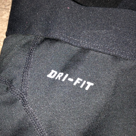 Women’s Cropped NIKE leggings. size- small - Picture 4 of 5